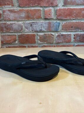 Reef Women's Cushion Cloud Flip-Flops